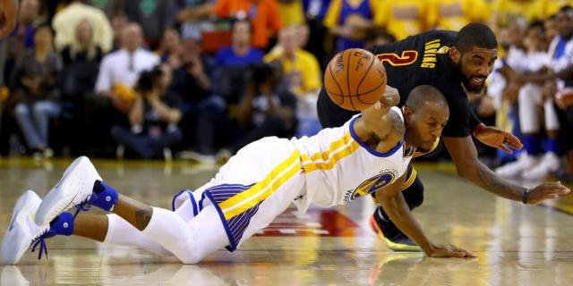 1636785712183095481.jpg Iguodala-Irving-211111-1-scaled-e1636642214248-1536x768.jpg