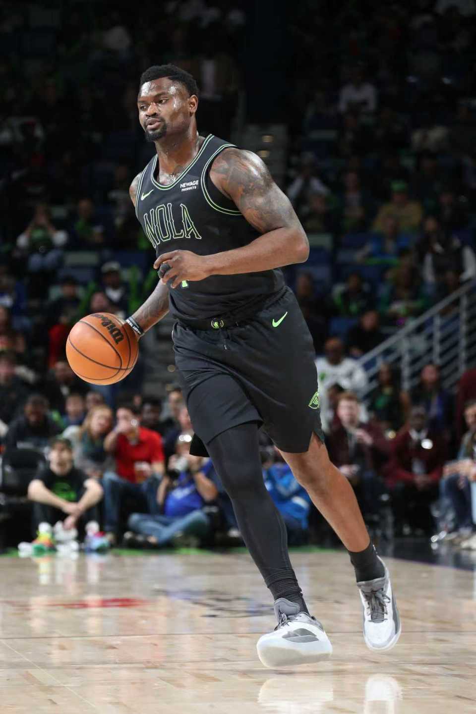 开云app-单节被轰35-15崩盘!灰熊遭西部垫底队逆转吞5连败 锡安21+7