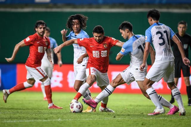 开云官网-超长加时绝杀被吹 没大牌的广州德比还是内味儿