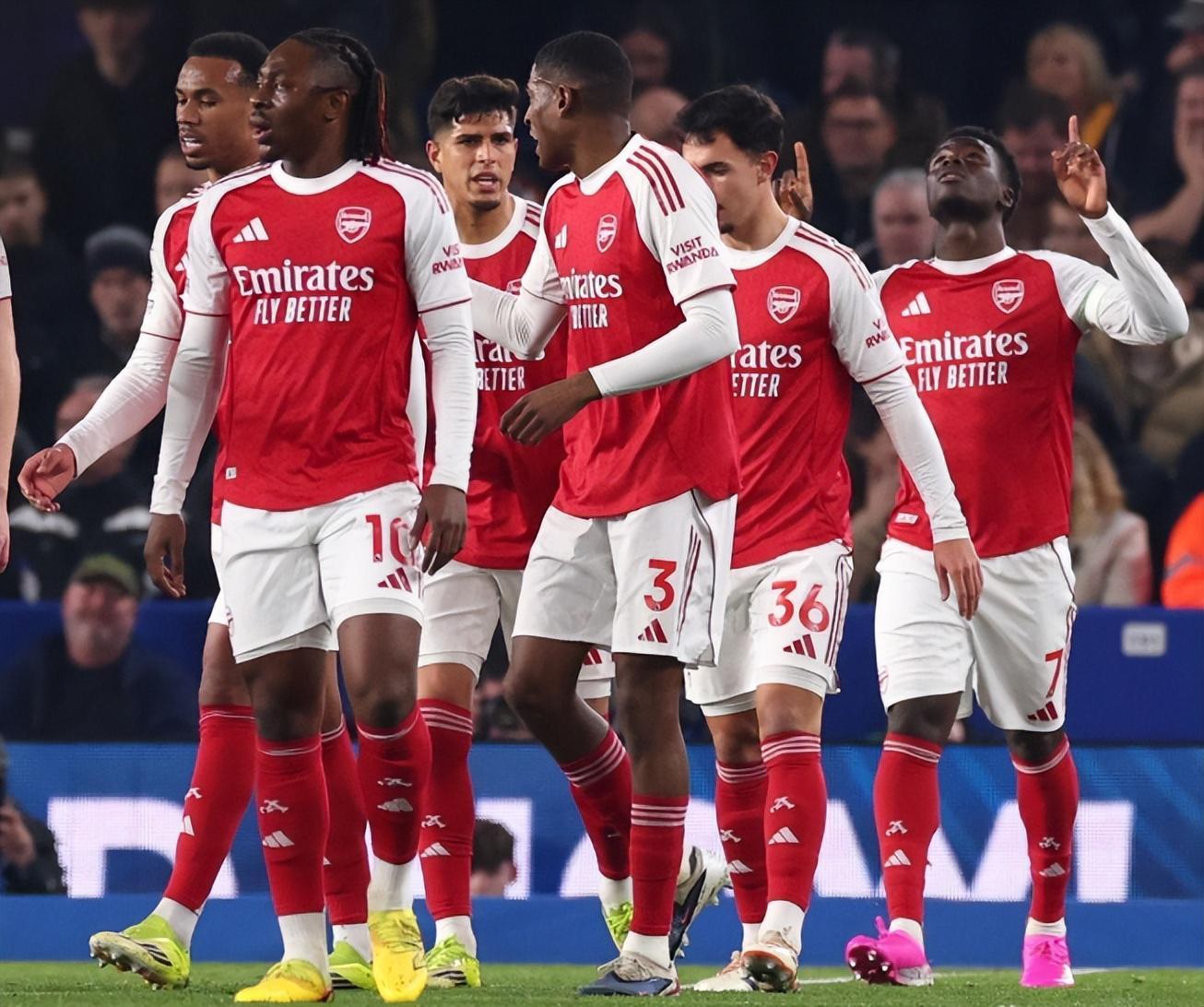 开云体育下载-足坛悲喜夜!曼城爆冷给阿森纳送大礼,曼联惨遭绝杀,切尔西4:1