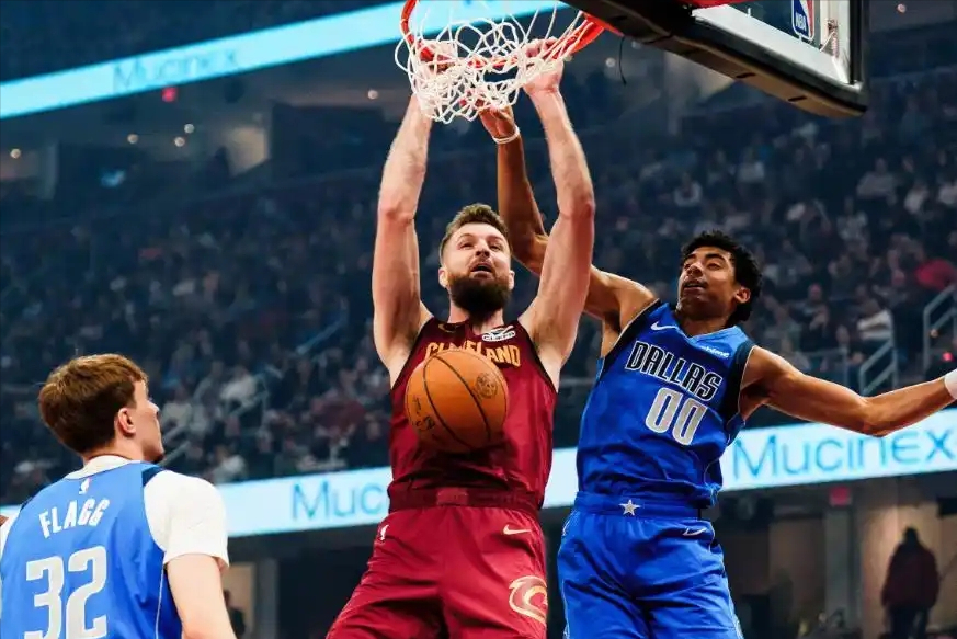 kaiyun-首秀24+8+6记三分!“黑八”功臣&6400万先生,哈登超级帮手来了